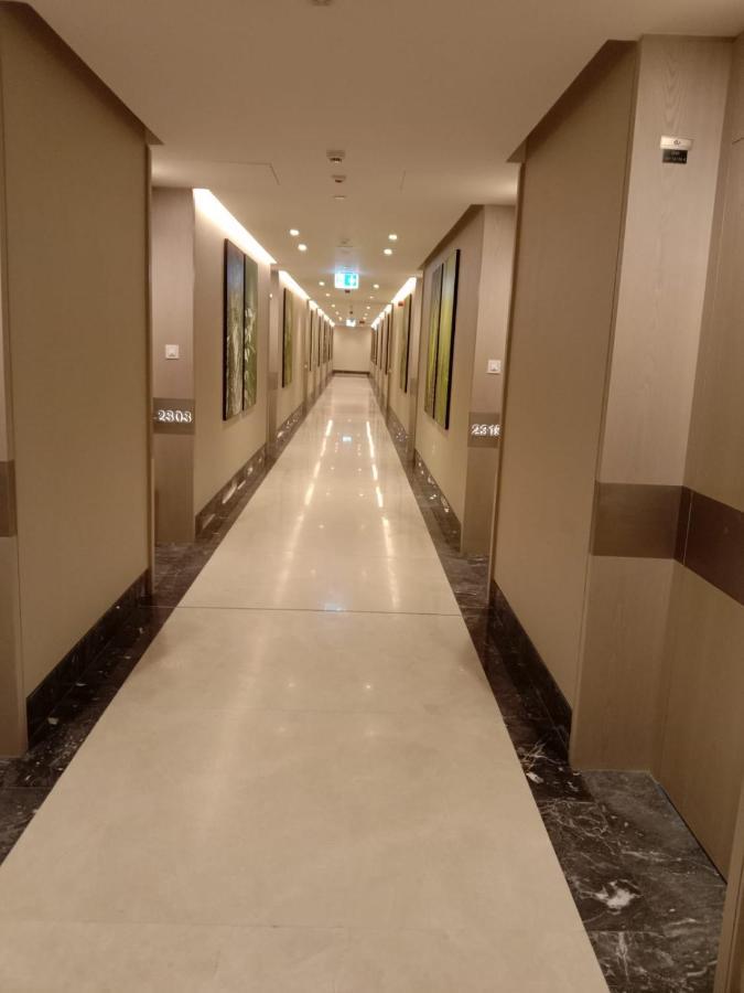 Palm Tower Palm Jumeirah Dubai Exterior photo